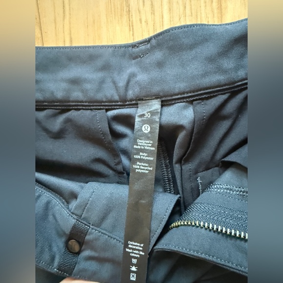 Lululemon Black Commission Regular Fit - Picture 3 of 4